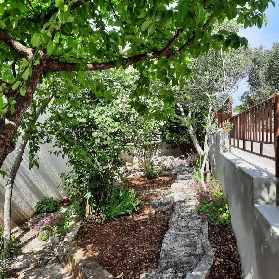 Tara'S Apartman Supetar Εξωτερικό φωτογραφία