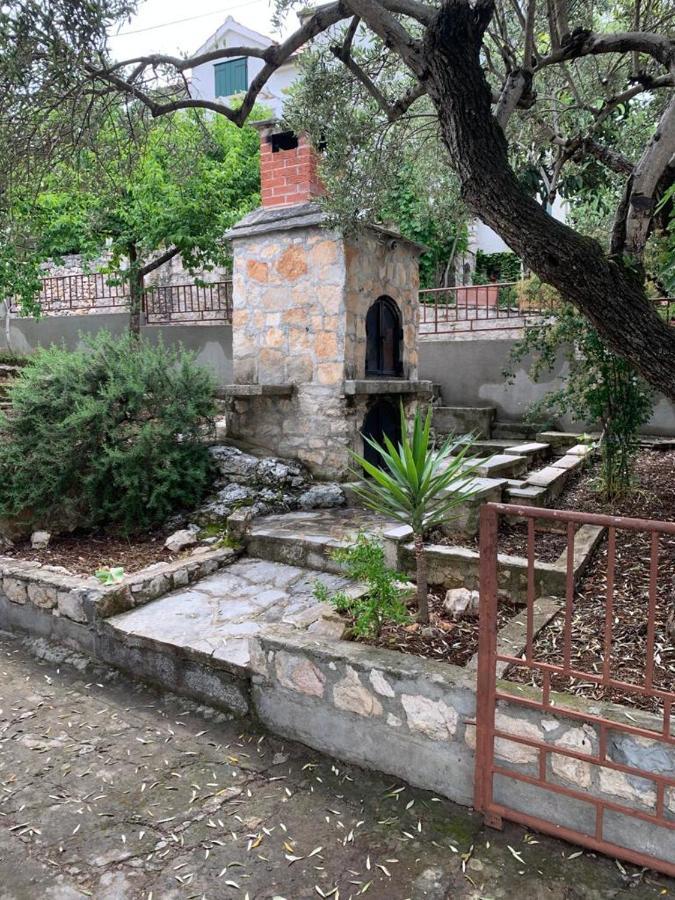 Tara'S Apartman Supetar Εξωτερικό φωτογραφία